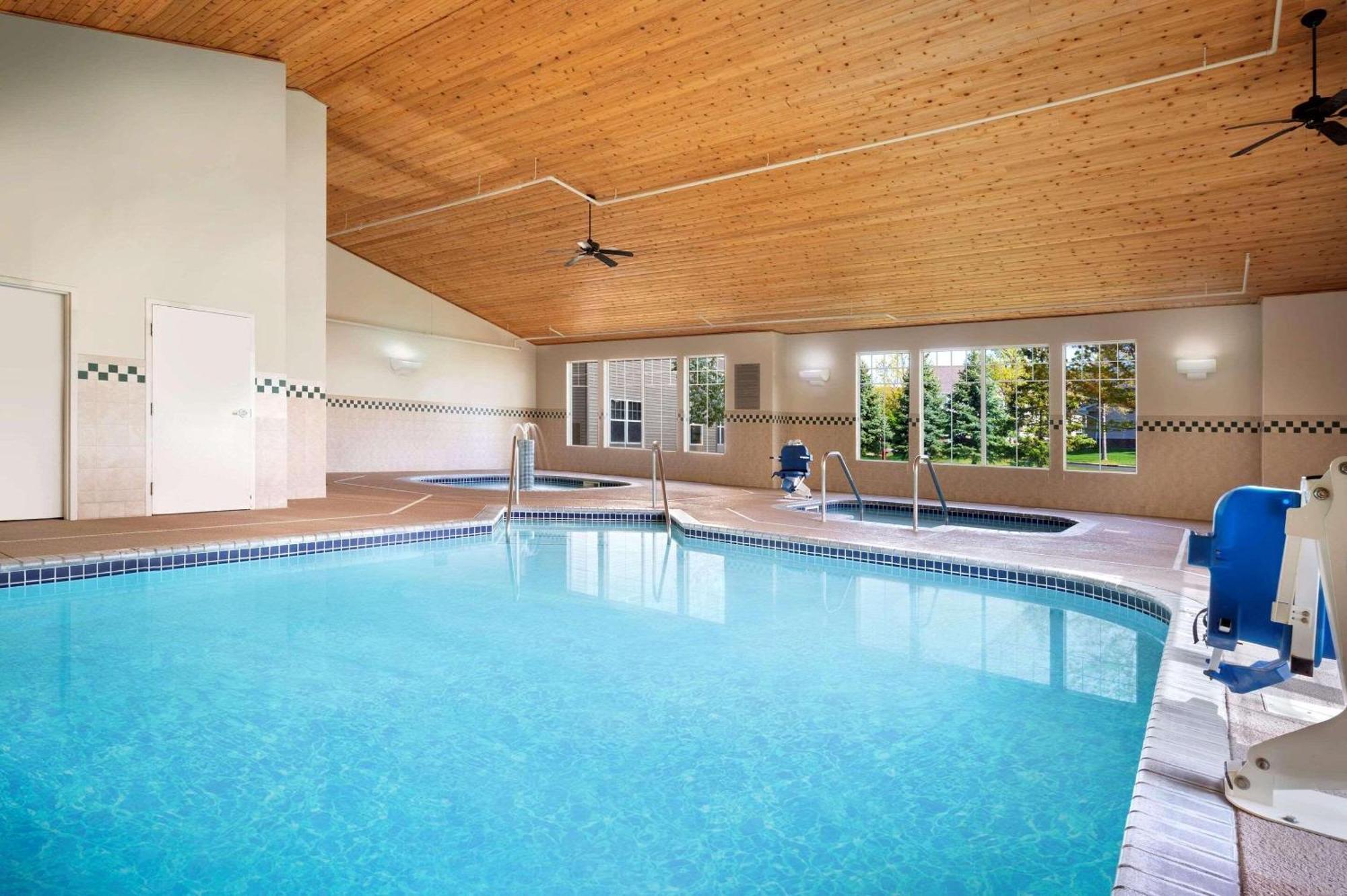 Country Inn & Suites By Radisson Albertville Near Outlet Mall Eksteriør billede